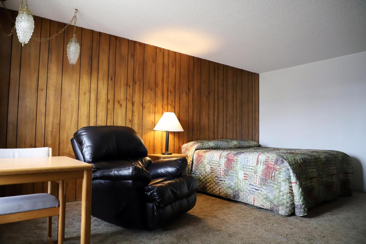 Big Sky Motel Roundup Екстер'єр фото