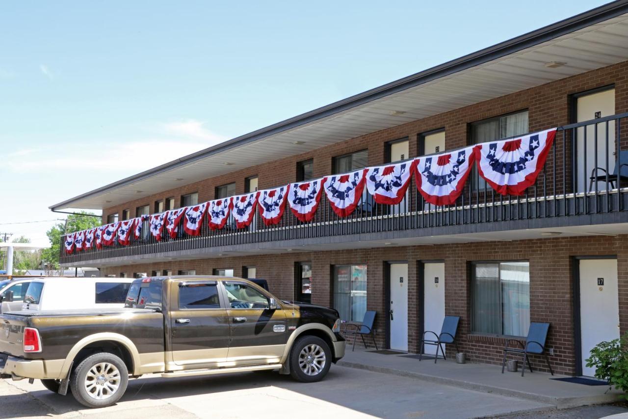 Big Sky Motel Roundup Екстер'єр фото